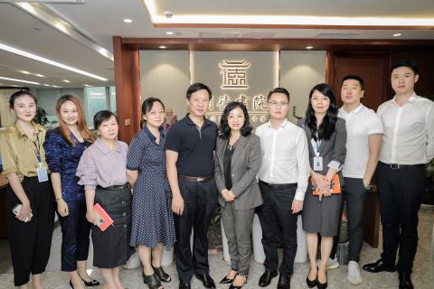 罗湖区委统战部副部长、工商联党组书记叶志伟一行到c7娱乐调研